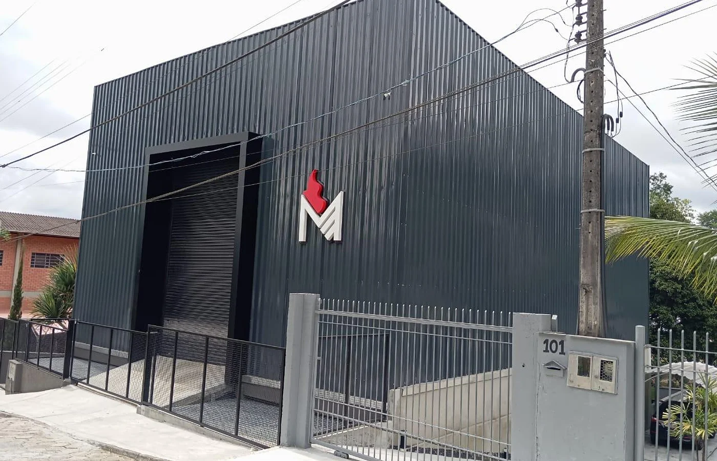 GALPÃO Á VENDA DE 252M² 